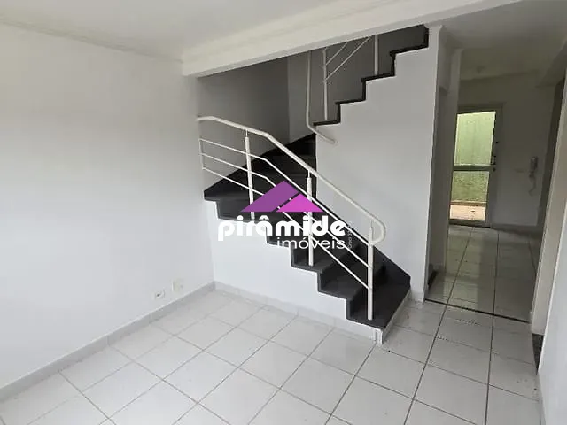 Casa com 70m² 2 quartos e 1 banheiro, à venda, no bairro Eugênio de Mello em São José dos Campos