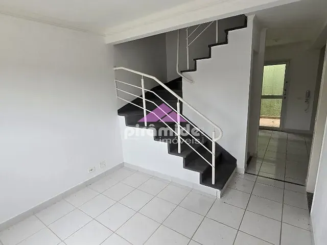 Casa com 70m² 2 quartos e 1 banheiro, à venda, no bairro Eugênio de Mello em São José dos Campos