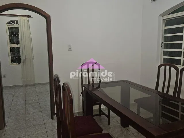 Casa com 250m² 4 quartos e 3 banheiros, para alugar, no bairro Bosque dos Eucaliptos em São José dos Campos