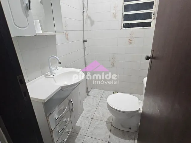 Casa com 250m² 4 quartos e 3 banheiros, para alugar, no bairro Bosque dos Eucaliptos em São José dos Campos
