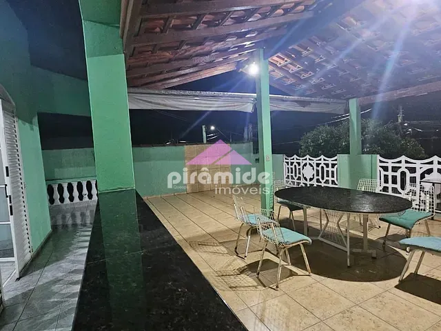 Casa com 250m² 4 quartos e 3 banheiros, para alugar, no bairro Bosque dos Eucaliptos em São José dos Campos