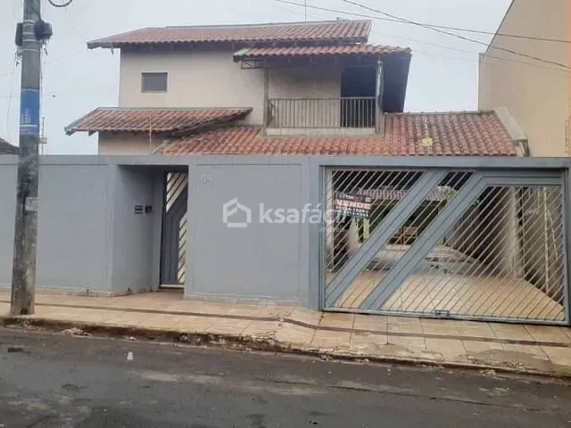 Casa com 360m² 4 quartos e 2 banheiros, à venda, no bairro Guanandi em Campo Grande