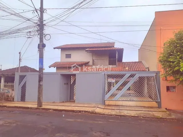 Casa com 360m² 4 quartos e 2 banheiros, à venda, no bairro Guanandi em Campo Grande
