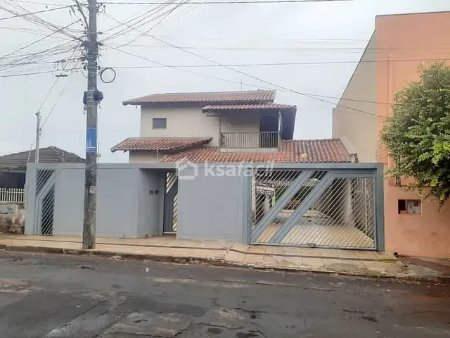 Casa com 360m² 4 quartos e 2 banheiros, à venda, no bairro Guanandi em Campo Grande