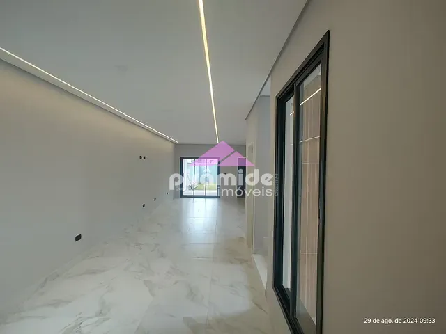 Casa com 212m² 4 quartos e 4 banheiros, à venda, no bairro Jardim Jacinto em Jacareí
