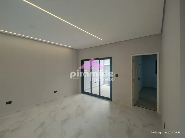 Casa com 212m² 4 quartos e 4 banheiros, à venda, no bairro Jardim Jacinto em Jacareí
