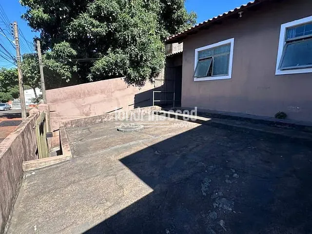 Casa 3 quartos e 2 banheiros, à venda, no bairro Carlota em Londrina
