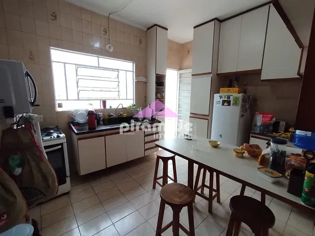 Casa com 250m² 3 quartos e 2 banheiros, à venda, no bairro Vila Betânia em São José dos Campos