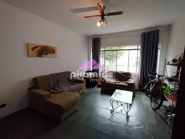 Casa com 250m² 3 quartos e 2 banheiros, à venda, no bairro Vila Betânia em São José dos Campos