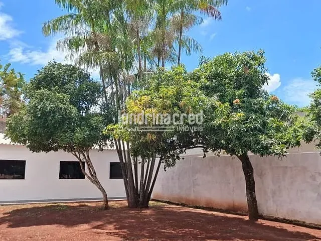 Casa com 450m² 3 quartos e 2 banheiros, à venda, no bairro Santos Dumont em Londrina