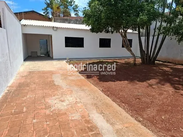 Casa com 450m² 3 quartos e 2 banheiros, à venda, no bairro Santos Dumont em Londrina