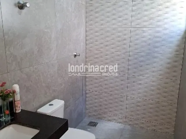 Casa com 450m² 3 quartos e 2 banheiros, à venda, no bairro Santos Dumont em Londrina