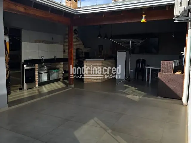 Casa com 250m² 3 quartos e 2 banheiros, à venda, no bairro Loteamento Chamonix em Londrina
