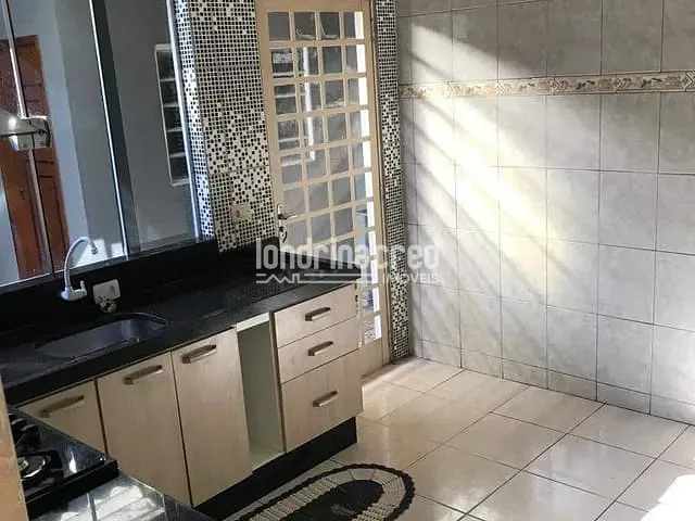 Casa com 200m² 3 quartos e 2 banheiros, à venda, no bairro Conjunto Vivi Xavier em Londrina