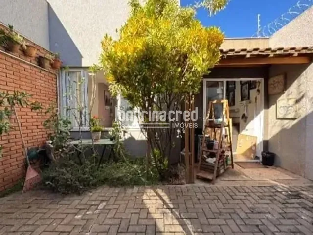 Casa 3 quartos e 2 banheiros, à venda, no bairro Industrial em Londrina