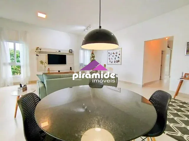 Casa com 1000m² 3 quartos e 5 banheiros, à venda, no bairro Loteamento Residencial Parque Lago Dourado em Jacareí