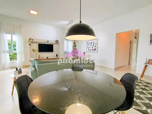 Casa com 1000m² 3 quartos e 5 banheiros, à venda, no bairro Loteamento Residencial Parque Lago Dourado em Jacareí