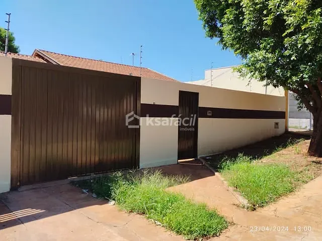 Casa com 360m² 3 quartos e 3 banheiros, para alugar, no bairro Jardim Aero Rancho em Campo Grande