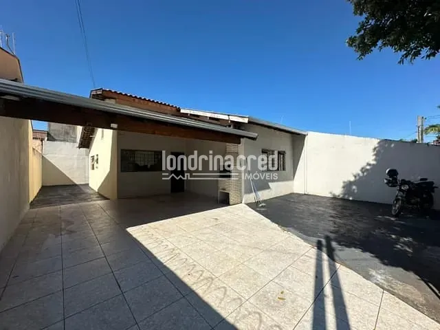 Casa com 200m² 3 quartos e 2 banheiros, à venda, no bairro Conjunto Habitacional Alexandre Urbanas em Londrina