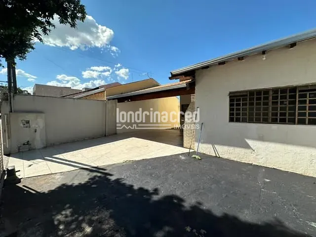 Casa com 200m² 3 quartos e 2 banheiros, à venda, no bairro Conjunto Habitacional Alexandre Urbanas em Londrina