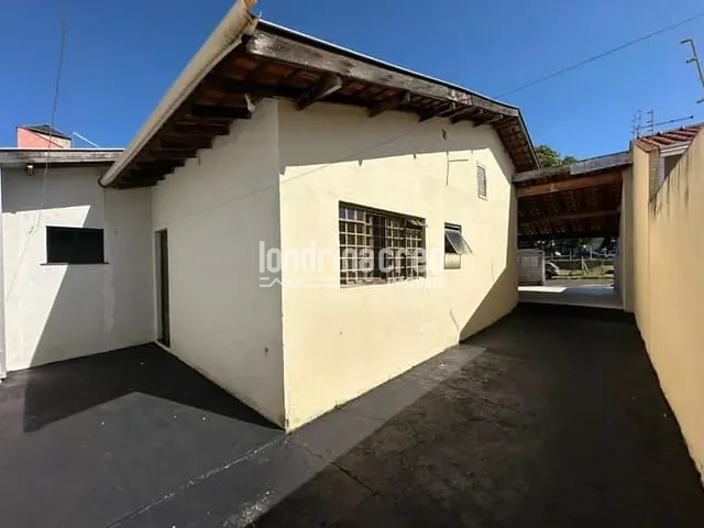 Casa com 200m² 3 quartos e 2 banheiros, à venda, no bairro Conjunto Habitacional Alexandre Urbanas em Londrina