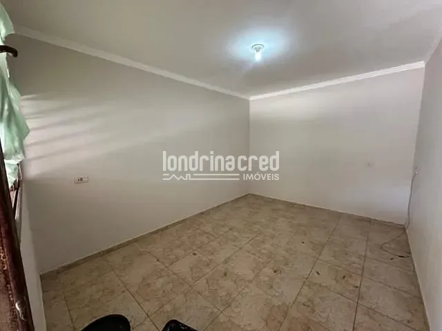 Casa com 200m² 3 quartos e 2 banheiros, à venda, no bairro Conjunto Habitacional Alexandre Urbanas em Londrina