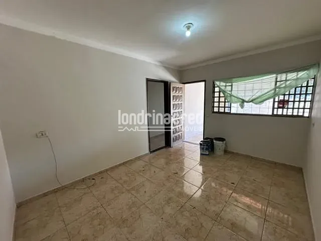 Casa com 200m² 3 quartos e 2 banheiros, à venda, no bairro Conjunto Habitacional Alexandre Urbanas em Londrina