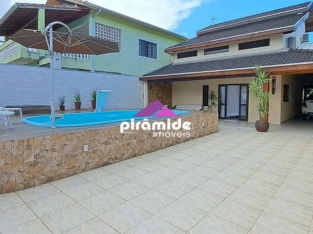 Casa com 246m² 3 quartos e 3 banheiros, à venda, no bairro Indaiá em Caraguatatuba