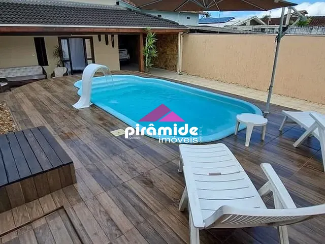 Casa com 246m² 3 quartos e 3 banheiros, à venda, no bairro Indaiá em Caraguatatuba