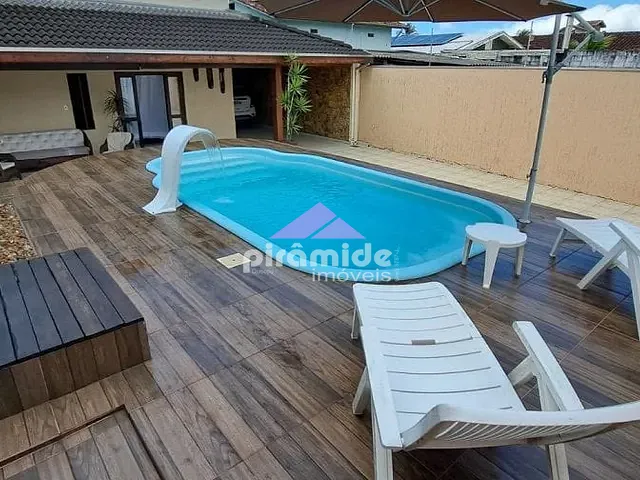 Casa com 246m² 3 quartos e 3 banheiros, à venda, no bairro Indaiá em Caraguatatuba