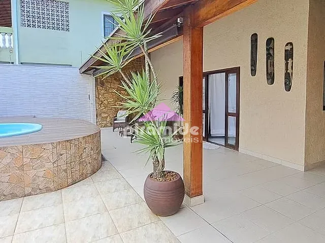 Casa com 246m² 3 quartos e 3 banheiros, à venda, no bairro Indaiá em Caraguatatuba