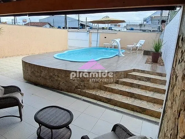 Casa com 246m² 3 quartos e 3 banheiros, à venda, no bairro Indaiá em Caraguatatuba
