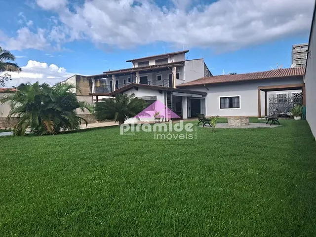 Casa com 1000m² 4 quartos e 2 banheiros, à venda, no bairro Porto Novo em Caraguatatuba