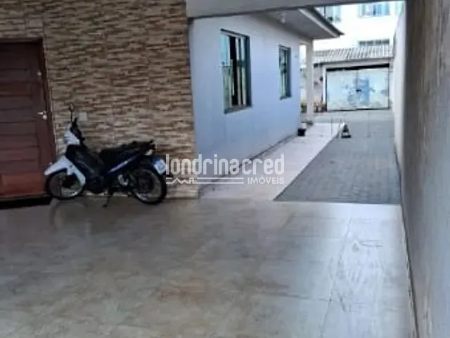 Casa com 385m² 3 quartos e 2 banheiros, à venda, no bairro Vila Agari em Apucarana