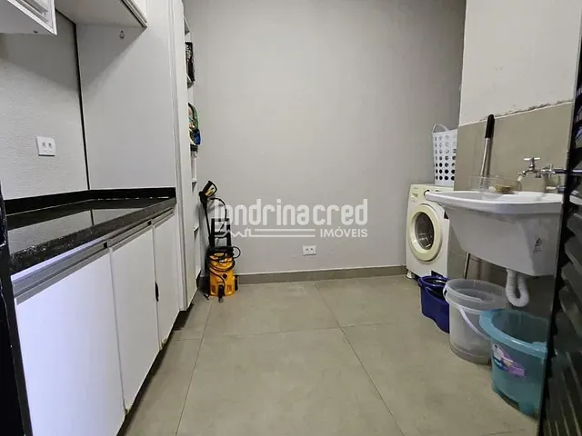 Casa 3 quartos e 4 banheiros, à venda, no bairro Terras de Santana em Londrina