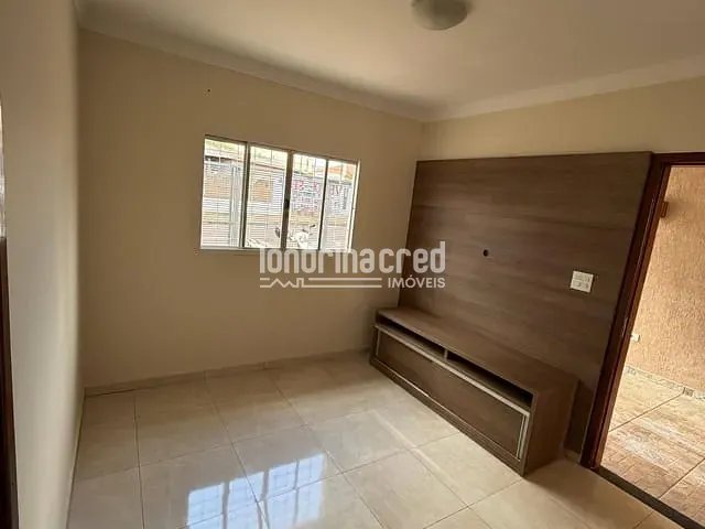 Casa com 250m² 3 quartos e 1 banheiro, à venda, no bairro Santiago em Londrina