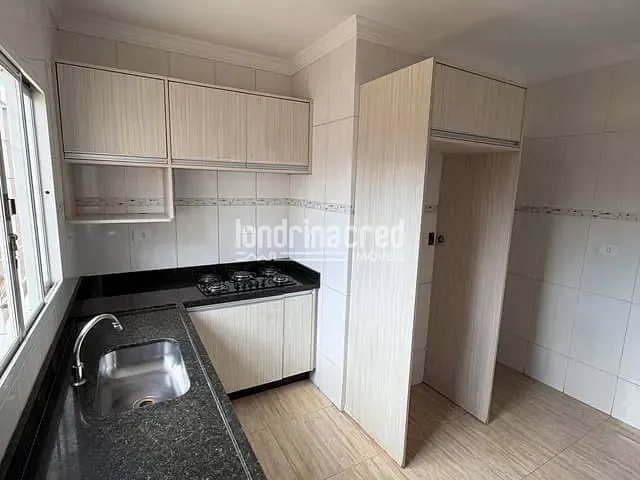 Casa com 250m² 3 quartos e 1 banheiro, à venda, no bairro Santiago em Londrina