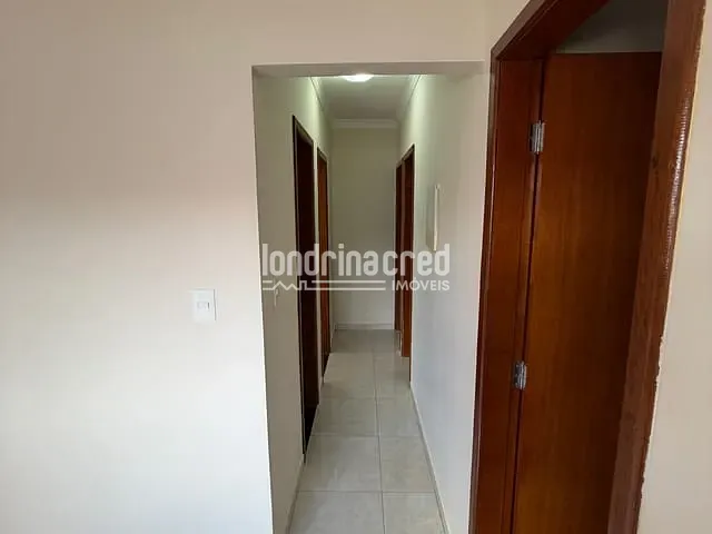 Casa com 250m² 3 quartos e 1 banheiro, à venda, no bairro Santiago em Londrina