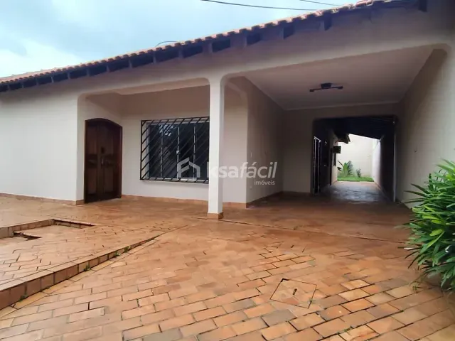 Casa com 360m² 3 quartos e 3 banheiros, para alugar, no bairro Vila Vilas Boas em Campo Grande