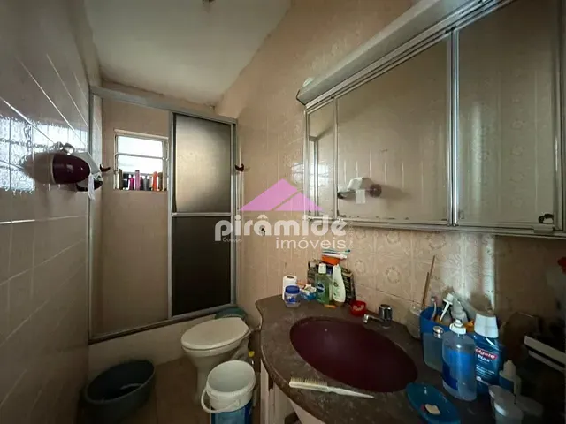 Casa com 300m² 3 quartos e 2 banheiros, à venda, no bairro Cidade Vista Verde em São José dos Campos