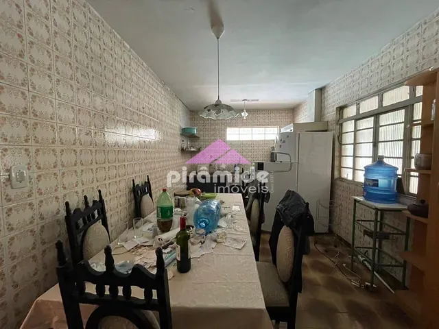 Casa com 300m² 3 quartos e 2 banheiros, à venda, no bairro Cidade Vista Verde em São José dos Campos