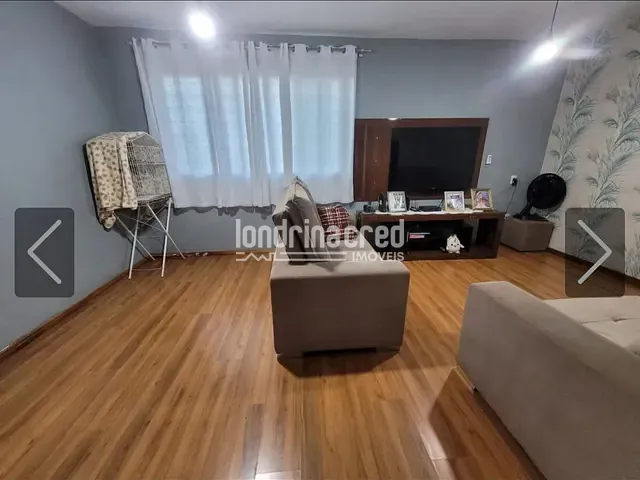 Casa com 300m² 5 quartos e 3 banheiros, à venda, no bairro Califórnia em Londrina