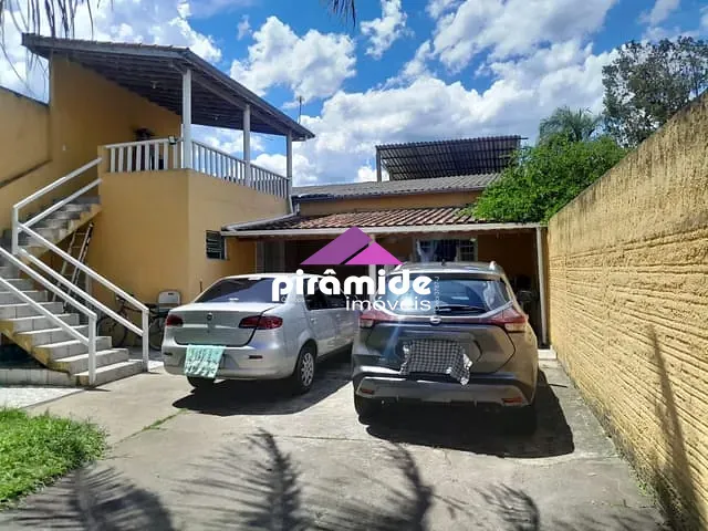 Casa com 300m² 2 quartos e 2 banheiros, à venda, no bairro Pontal de Santa Marina em Caraguatatuba
