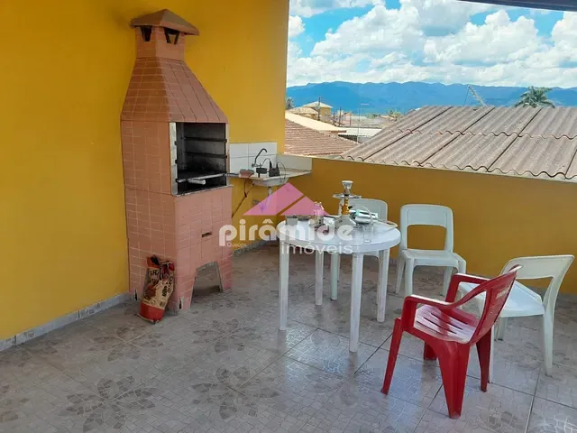 Casa com 300m² 2 quartos e 2 banheiros, à venda, no bairro Pontal de Santa Marina em Caraguatatuba