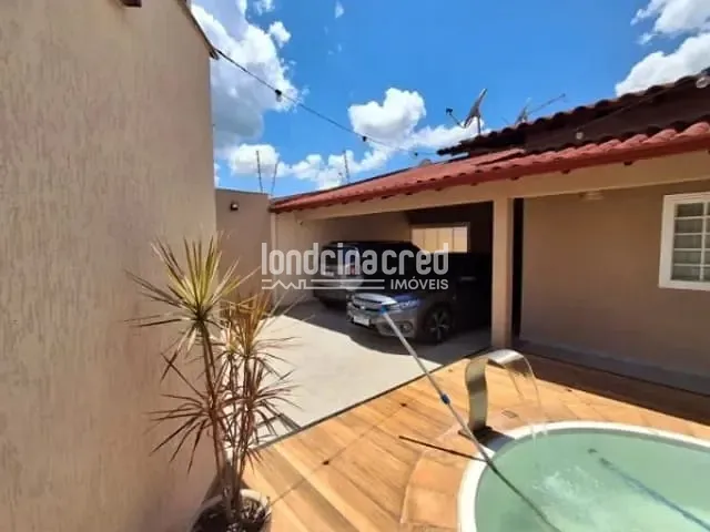 Casa com 250m² 3 quartos e 2 banheiros, à venda, no bairro Conjunto Café em Londrina