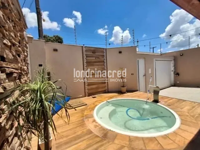 Casa com 250m² 3 quartos e 2 banheiros, à venda, no bairro Conjunto Café em Londrina