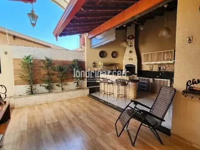 Casa com 250m² 3 quartos e 2 banheiros, à venda, no bairro Conjunto Café em Londrina
