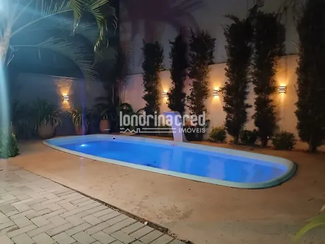 Casa com 250m² 3 quartos e 2 banheiros, à venda, no bairro Jardim Vitória em Cambé
