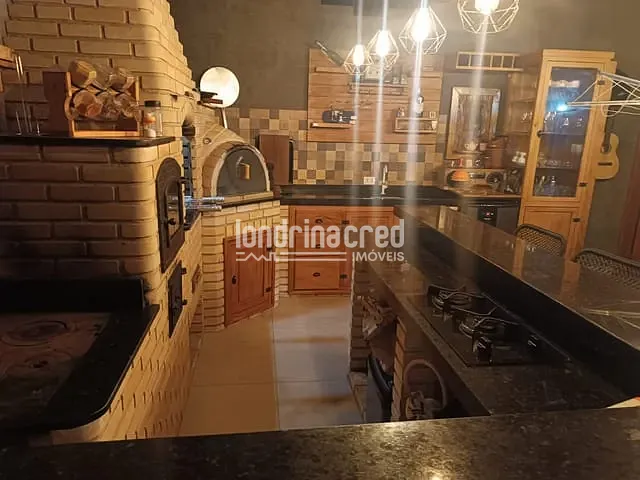 Casa com 250m² 3 quartos e 2 banheiros, à venda, no bairro Jardim Vitória em Cambé