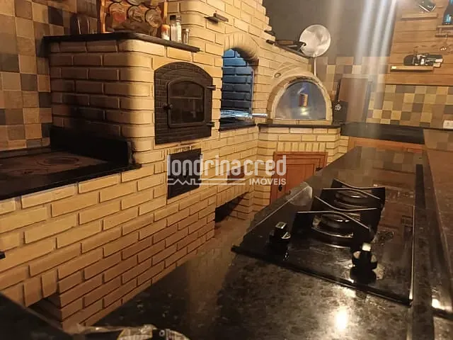 Casa com 250m² 3 quartos e 2 banheiros, à venda, no bairro Jardim Vitória em Cambé
